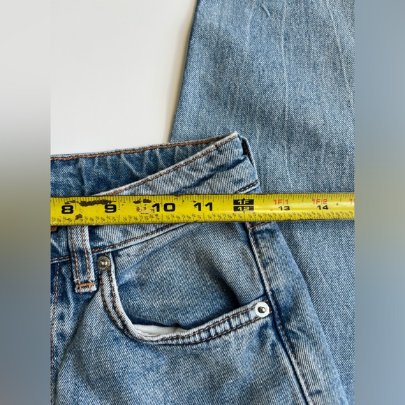 Divided Women’s Light Wash 5-Button High Rise Jeans Size 25 - Picture 4 of 7